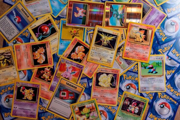 Pokémon 100 Pokemon Card Lot with Legendary Ultra Rare Cards- Bundle with a LCC Deck Box Included - Image 2