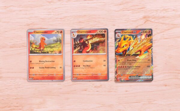 Pokémon TCG: Charizard ex Super-Premium Collection (3 Foil Promo Cards, 1 Card-Display Figure & 10 Booster Packs) - Image 6